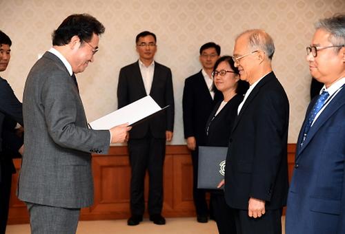 제1차 자살예방정책위원회 민간위원 위촉장 수여식