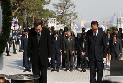 PM pays tribute