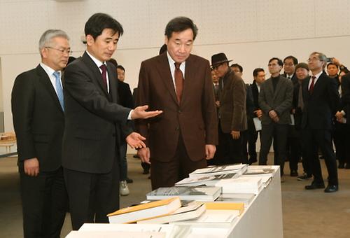 PM visits publishing complex