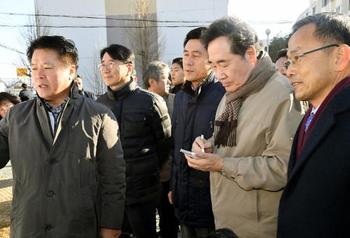  지진 이재민 이주단지 방문