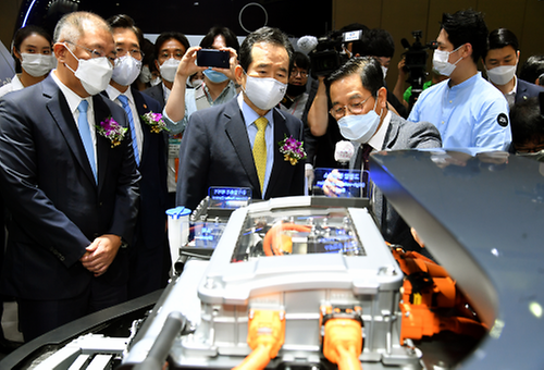 PM at hydrogen mobility show